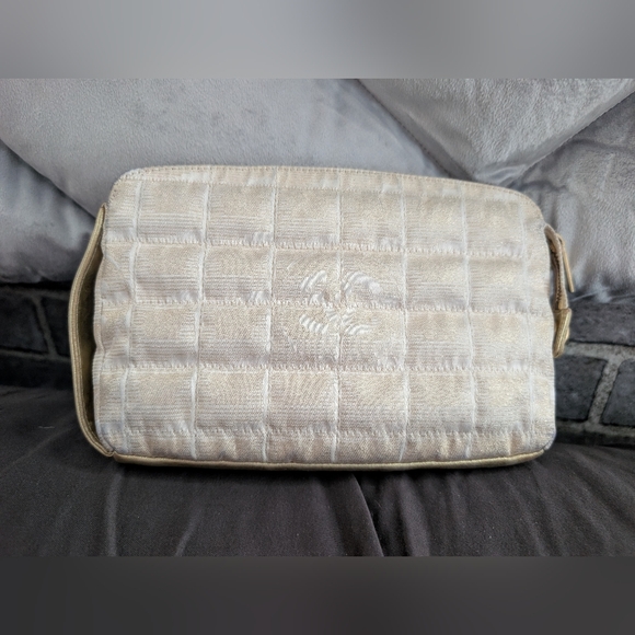 LOW START AT 1500 LIKES!! Chanel Metallic Gold Clutch - Picture 2 of 3